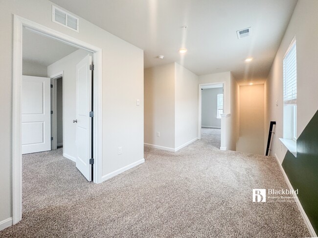 Building Photo - 561 Fawn Mdw Ln