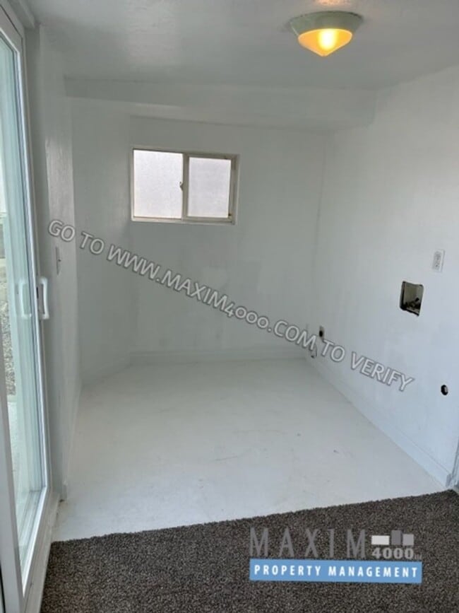 Building Photo - 506 W Ute Ave