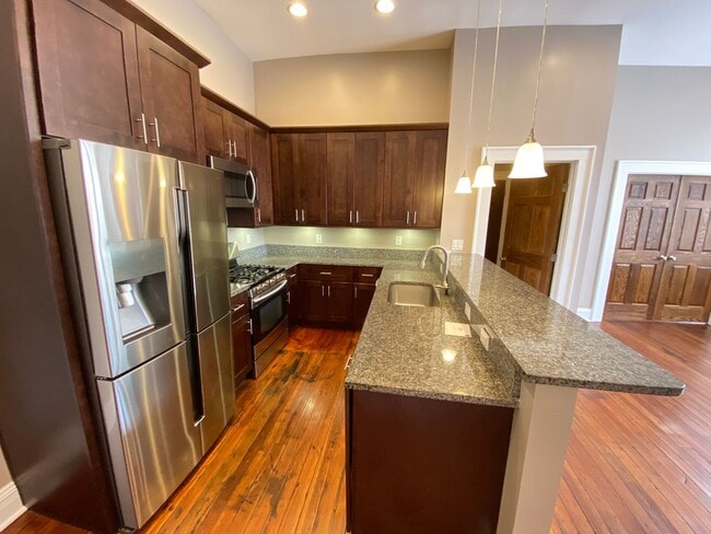 Building Photo - Kerr St 694-696 GW2