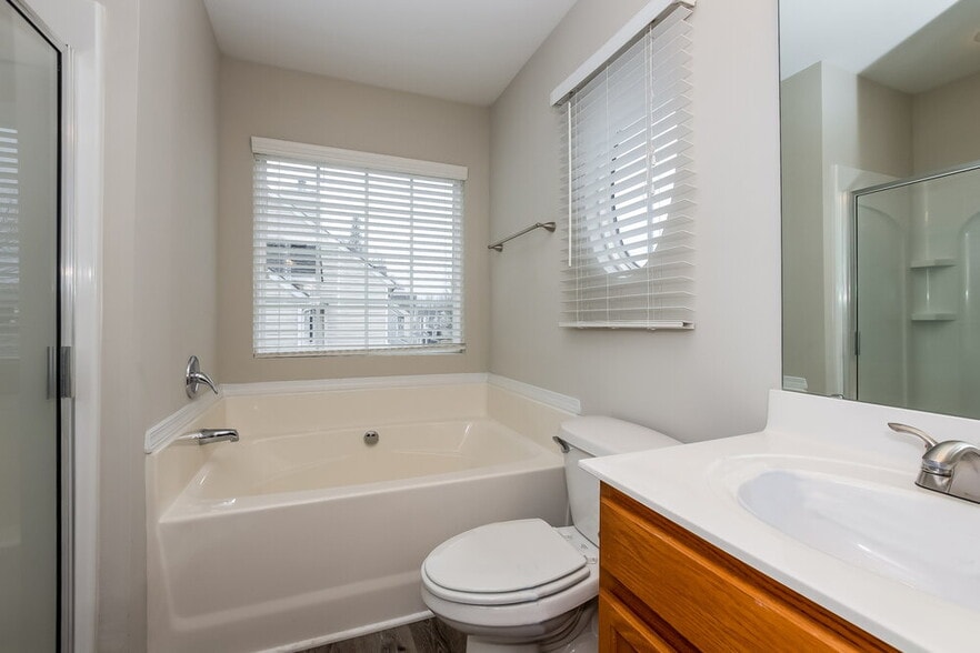 Building Photo - 1558 Kindred Cir NW