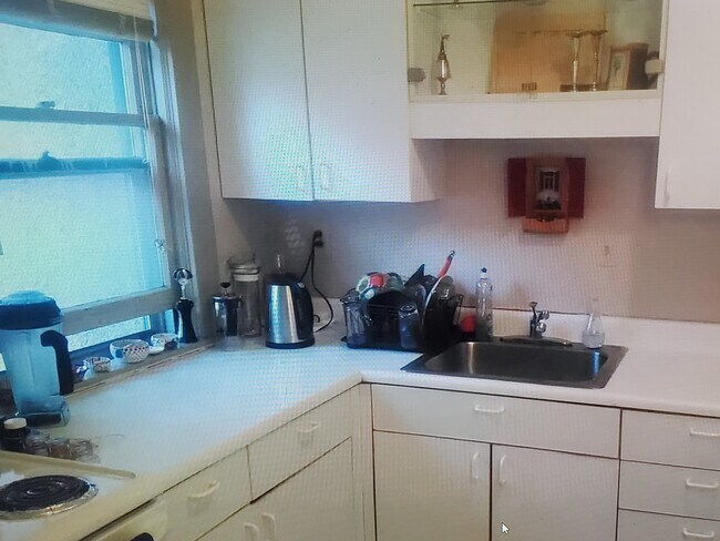 Building Photo - 807 McKinley Ave