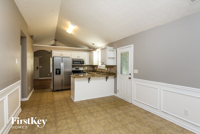 Building Photo - 520 Greenfield Dr