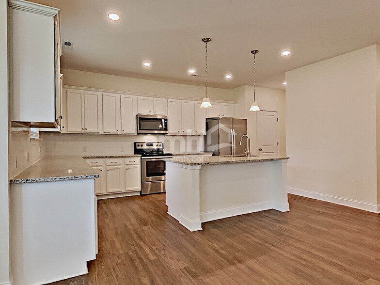 Building Photo - 6161 Rosemore Ln