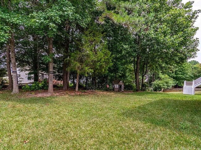 Building Photo - Stunning 3BD, 2.5BA Raleigh Home in the Prestigious Eagle Ridge Golf Community with Premier Ameni...