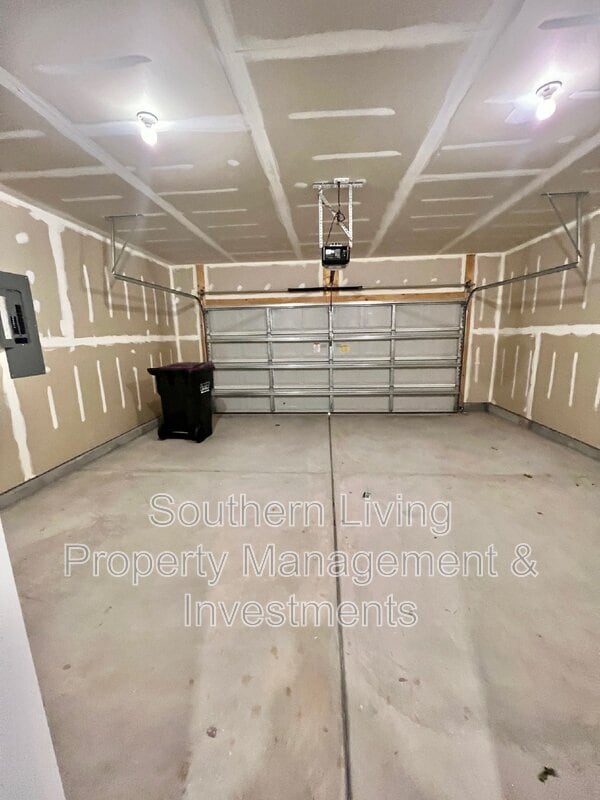 Building Photo - 3120 Winged Elm St