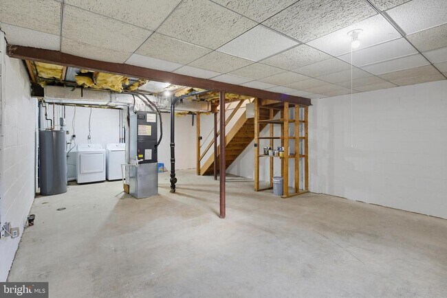 Building Photo - 8769 Hayshed Ln