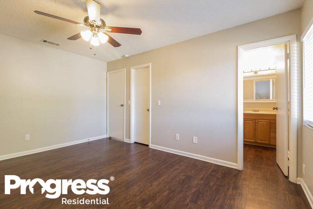 Building Photo - 431 Surrey Run