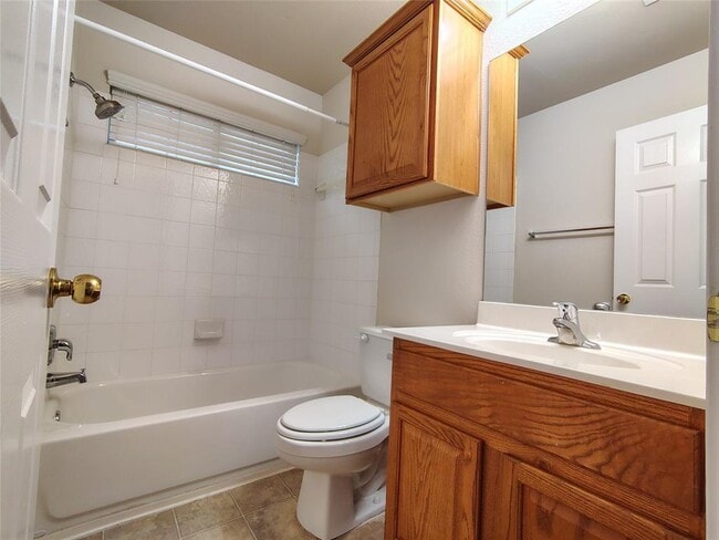 Building Photo - 3109 Lynnbrook Dr