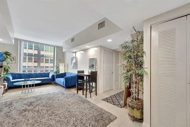 Building Photo - 111 E Flagler St