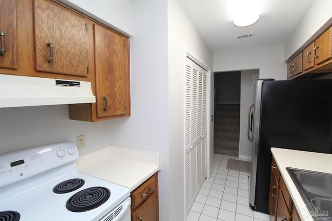 Building Photo - 923 Brookside Pl