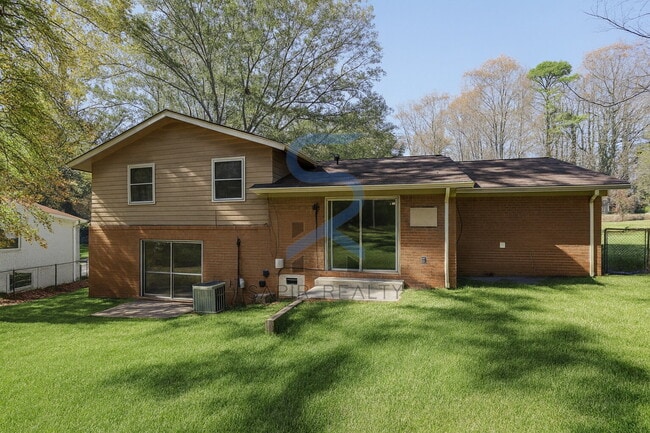 Building Photo - Move in before November 30th and get $100 ...