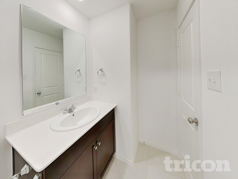 Building Photo - 812 Odlozil Ln