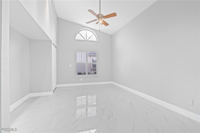 Building Photo - 12630 Kelly Palm Dr