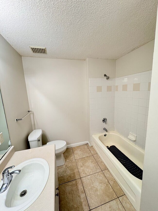 Building Photo - Welcome To The Estates At Westbury