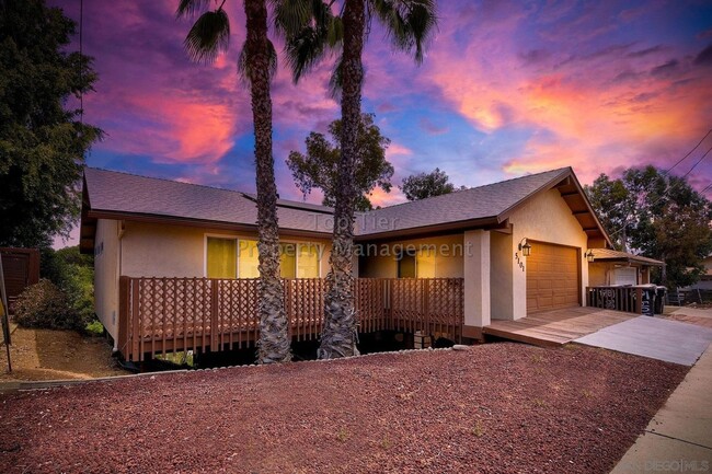 Primary Photo - ***Beautiful 6 bed / 3 bath / 2,113 sqft H...