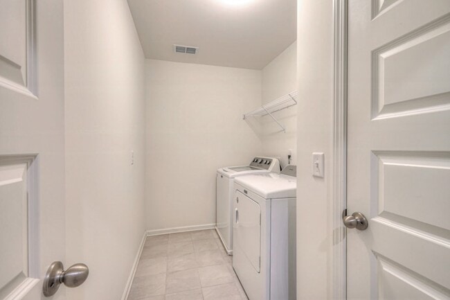 Building Photo - 523 Montrose Dr