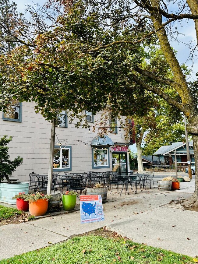 Building Photo - 1000-1003 W 25th Ave