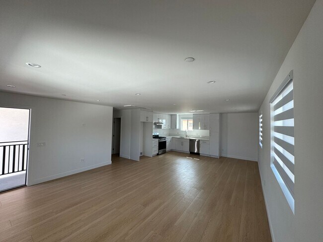 Building Photo - Spacious 1000 Sq. Ft. Single-Floor Back AD...