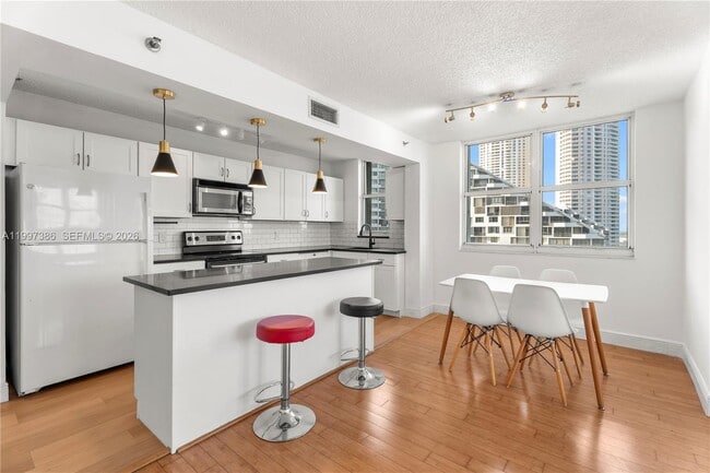 Building Photo - 770 Claughton Island Dr