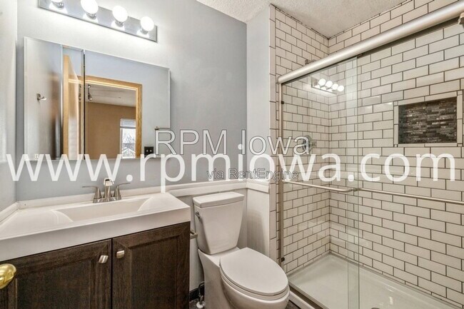 Building Photo - 9315 Kingman Dr