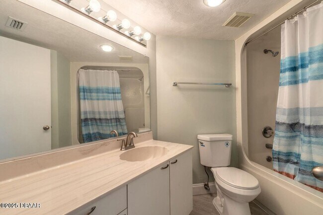 Building Photo - Coastal Living meets convenience in the He...