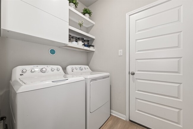 Building Photo - 8014 Barret Travis Ct