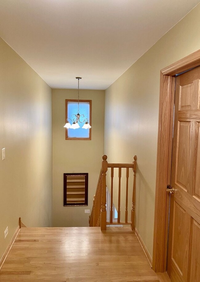 Building Photo - Magnificent 4 Bed / 4.5 Bath Elmhurst Home...
