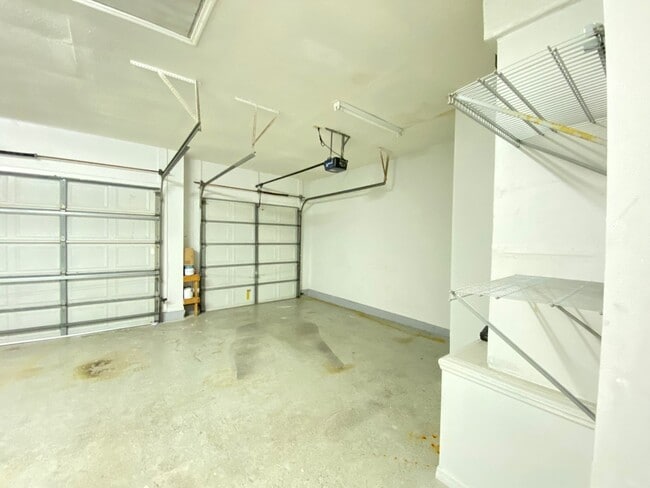 Building Photo - 3708 Molona Dr