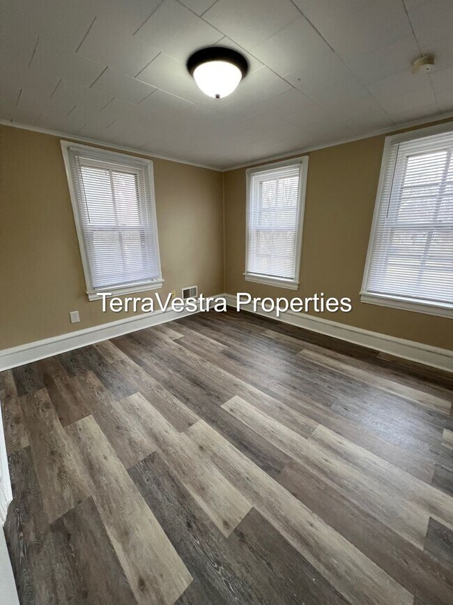 Building Photo - Great 3 Bed with a bonus room in Salem! Eligible for $500 Security Deposit.