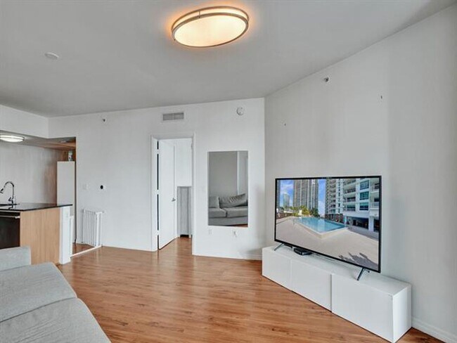Building Photo - 350 S Miami Ave