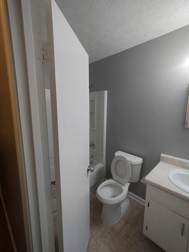 Building Photo - Move In Ready 3 Bedroom/2 Bathroom For Rent In Convenient Stone Mountain Subdivision!