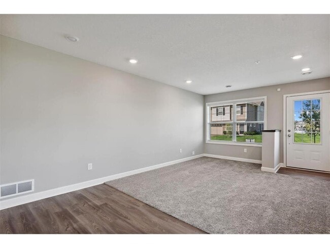 Building Photo - 10902 Holly Pl N