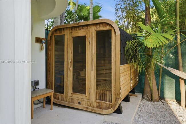 Building Photo - 3401 NE 165th St