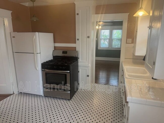 Building Photo - 4116 E 5th St