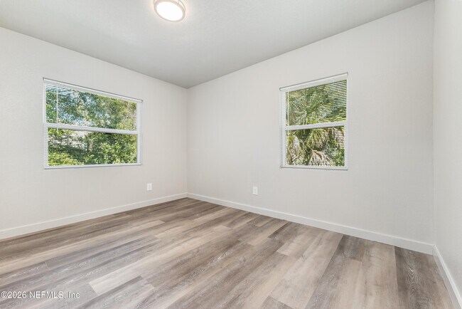 Building Photo - 231 E 16th St