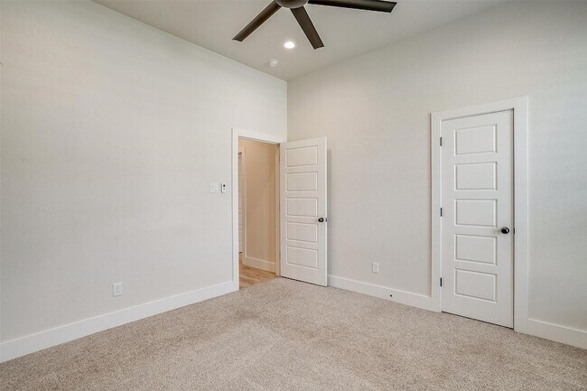 Building Photo - 1221 Crown Valley Dr