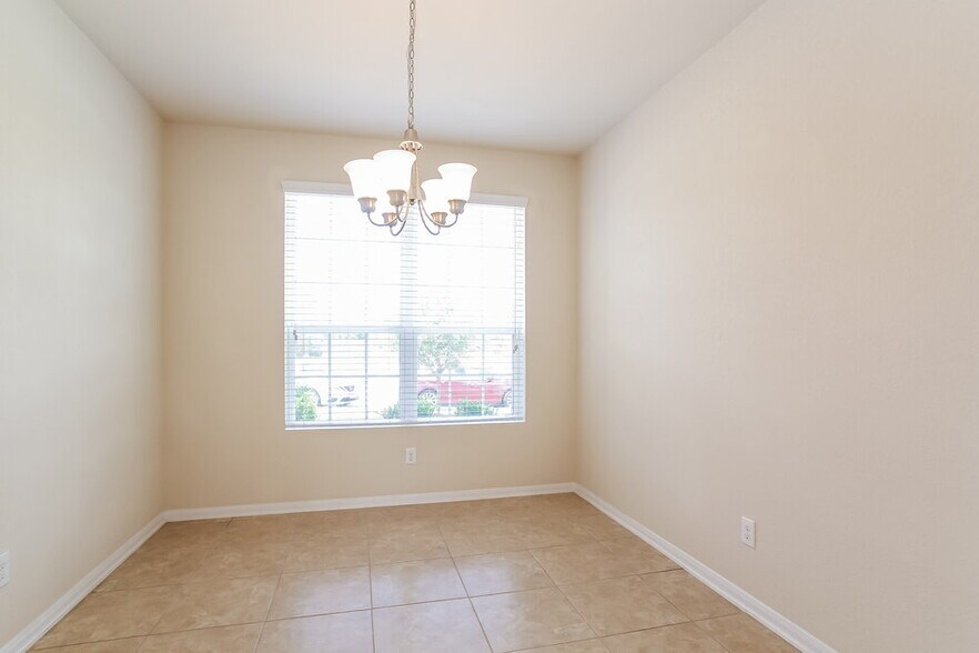 Building Photo - 17818 Aveleigh Ln