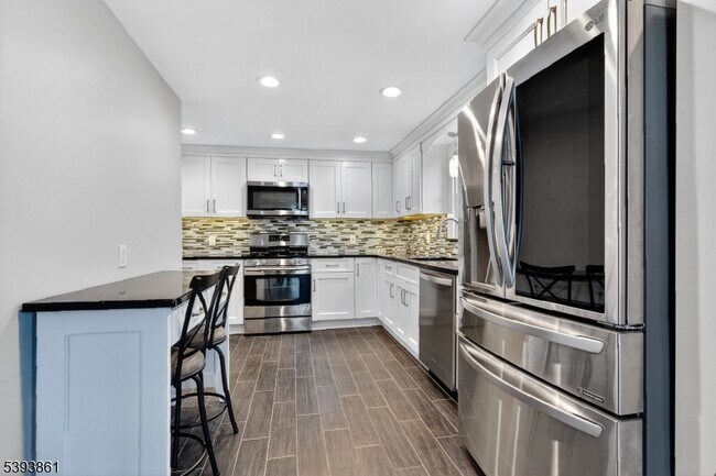 Building Photo - 128 South Ave