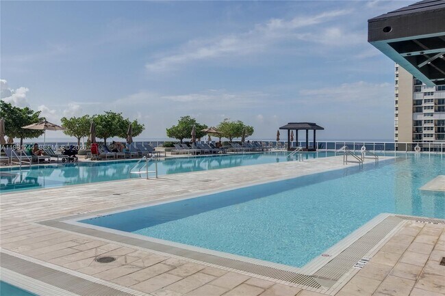 Building Photo - 1830 S Ocean Dr