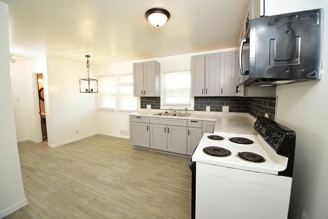 Building Photo - 477 S Norwood Ave