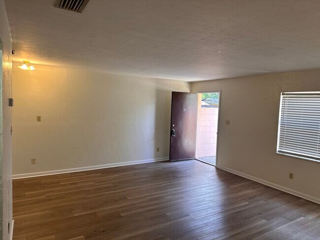Building Photo - 3700 SW 29th Terrace