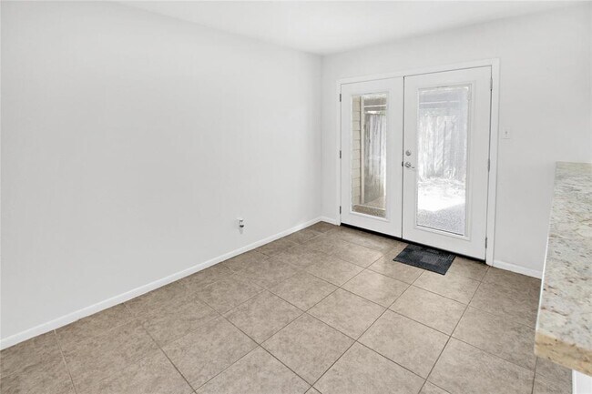 Building Photo - 1500 Sandy Springs Rd