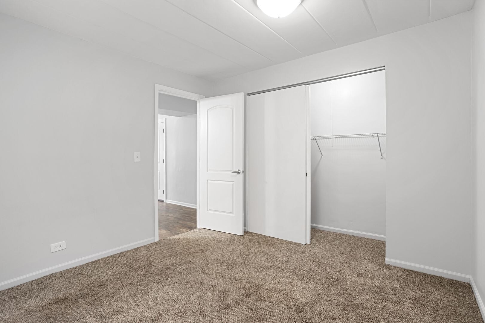 Building Photo - 6007 N Kenmore Ave