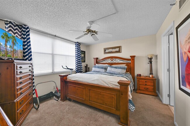 Building Photo - 4570 NW 18th Ave