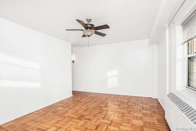 Building Photo - 6 Fordham Hill Oval