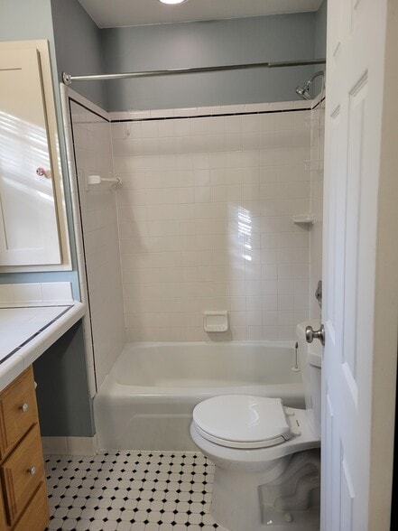 Building Photo - 213 S Webster St