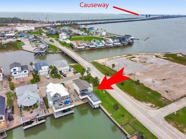 Building Photo - 301 Commander Dr