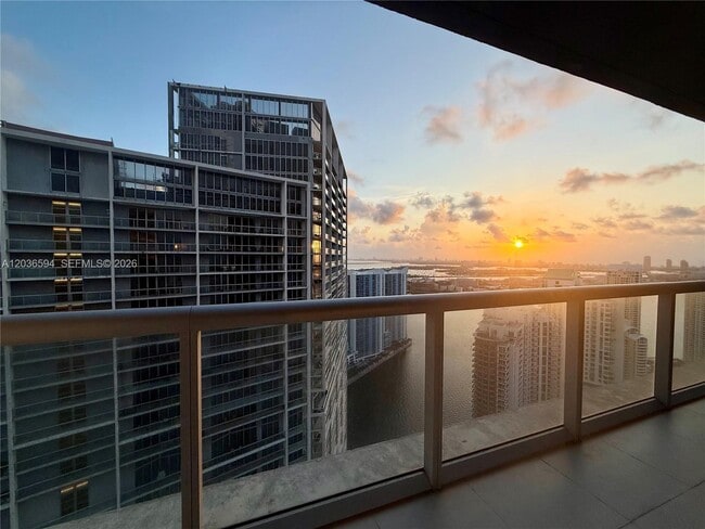 Building Photo - 495 Brickell Ave