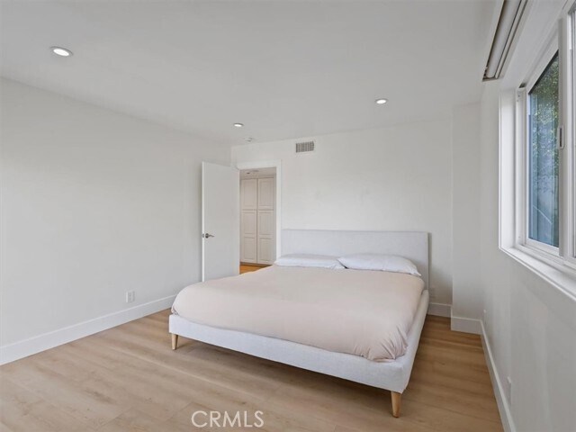 Building Photo - 4749 Bonvue Ave