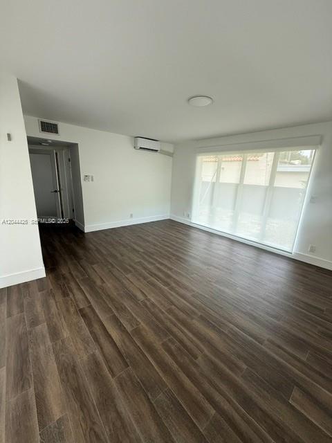 Building Photo - 1047 NE 84th St
